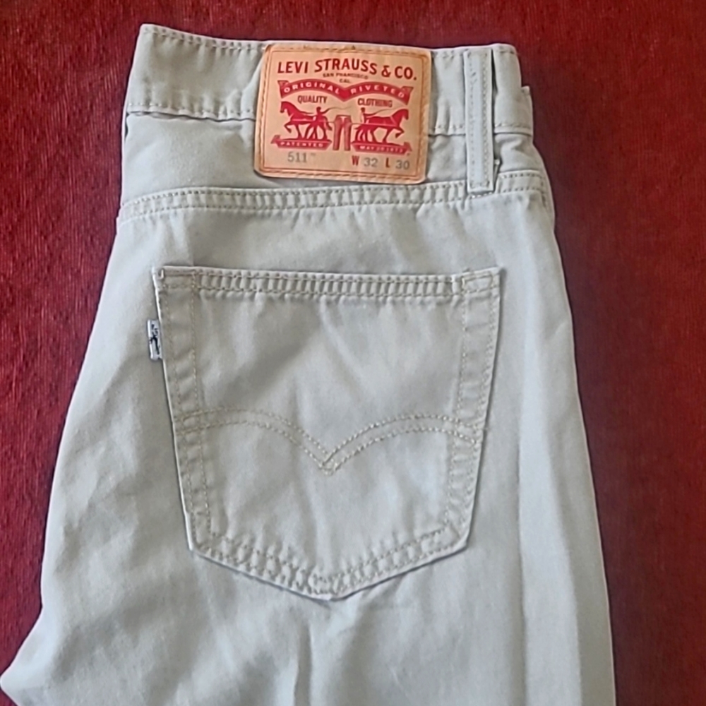 Levi's 511, size W32 L30, Fit slim, beige color.